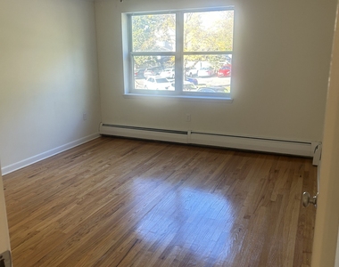 108 Oakwood Avenue - Photo Thumbnail 15