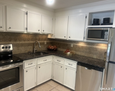 108 Oakwood Avenue - Photo Thumbnail 12