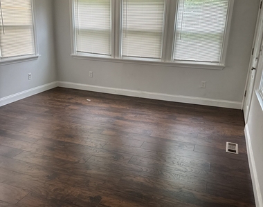376 Dexter Drive - Photo Thumbnail 6