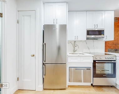 93 Clinton Street - Photo Thumbnail 3