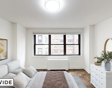 96 Fifth Avenue - Photo Thumbnail 3