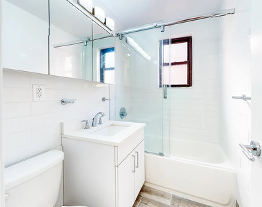 96 Fifth Avenue - Photo Thumbnail 8
