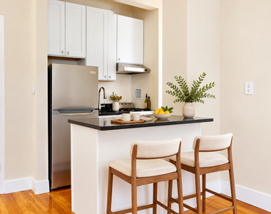 1125 Lexington Avenue - Photo Thumbnail 2