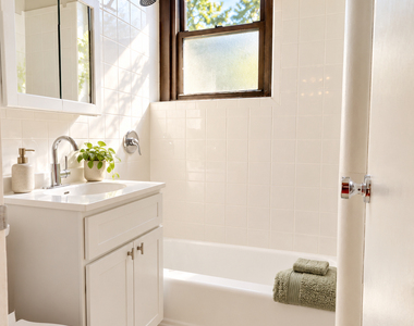1125 Lexington Avenue - Photo Thumbnail 3