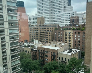 East 71st Street - Photo Thumbnail 13