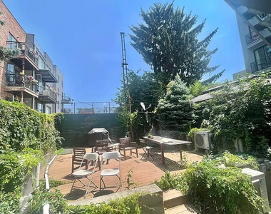 376 Graham Avenue - Photo Thumbnail 6