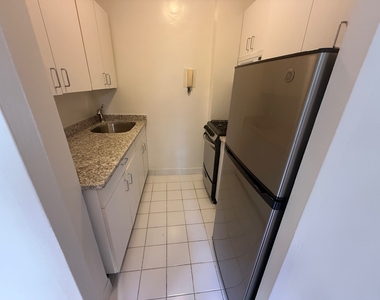 412 East 55th Street - Photo Thumbnail 3