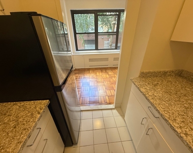 412 East 55th Street - Photo Thumbnail 5