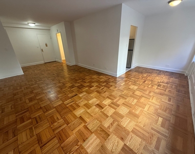 412 East 55th Street - Photo Thumbnail 2