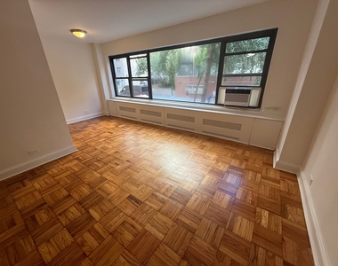 412 East 55th Street - Photo Thumbnail 1