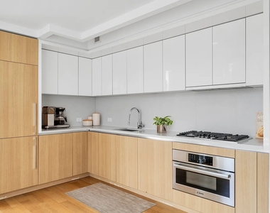 605 West 42nd Street - Photo Thumbnail 3