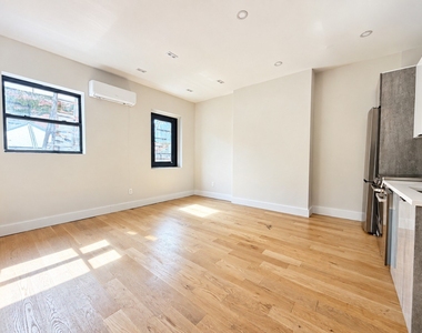72 Greenpoint Avenue - Photo Thumbnail 3
