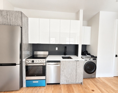 72 Greenpoint Avenue - Photo Thumbnail 2