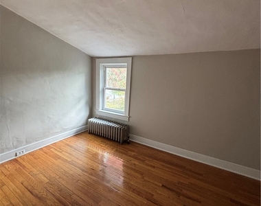 309 Mullin Street - Photo Thumbnail 5