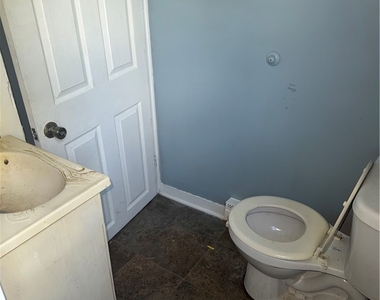 8 Greene Street - Photo Thumbnail 5