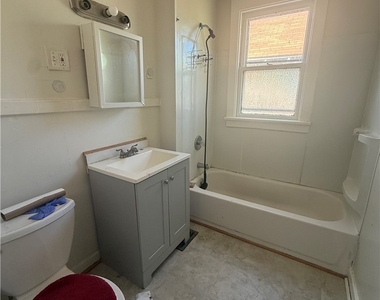 213 Courtland Avenue - Photo Thumbnail 5