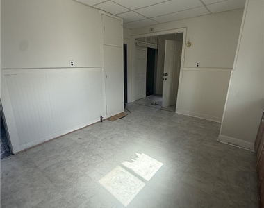 213 Courtland Avenue - Photo Thumbnail 6