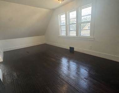 213 Courtland Avenue - Photo Thumbnail 7