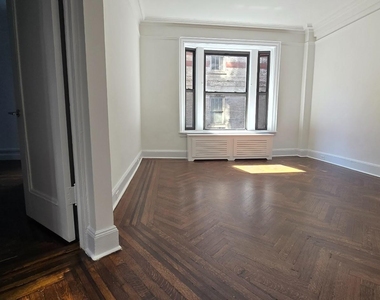 West 72nd Street - Photo Thumbnail 2