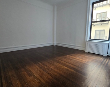 West 72nd Street - Photo Thumbnail 4