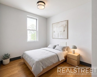 1322 Prospect Place - Photo Thumbnail 5