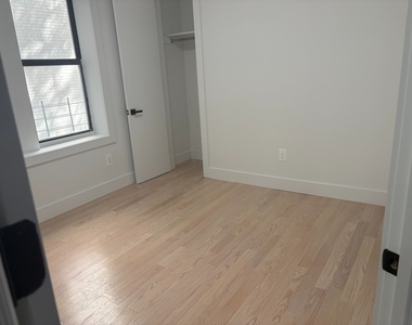W.192nd St and Wadsworth Avenue - Photo Thumbnail 4