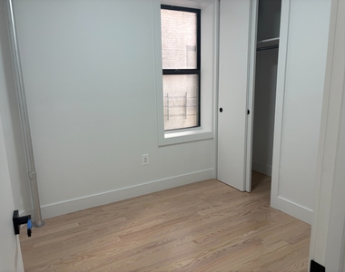 W.192nd St and Wadsworth Avenue - Photo Thumbnail 2