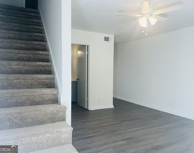 116 Lafayette Court - Photo Thumbnail 2