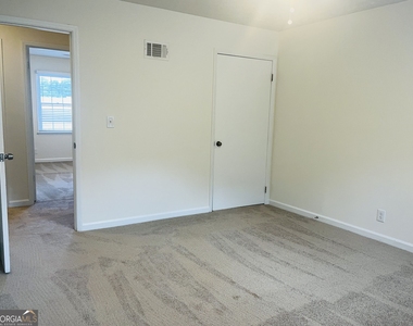 116 Lafayette Court - Photo Thumbnail 17
