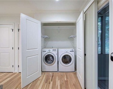 1990 Glenroy Place Se - Photo Thumbnail 22