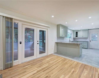 1990 Glenroy Place Se - Photo Thumbnail 19