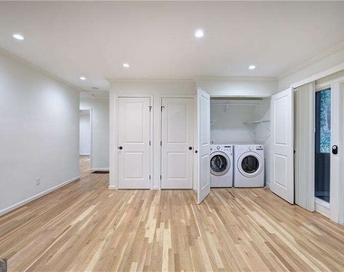 1990 Glenroy Place Se - Photo Thumbnail 21