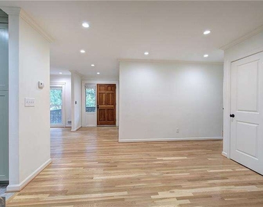 1990 Glenroy Place Se - Photo Thumbnail 9