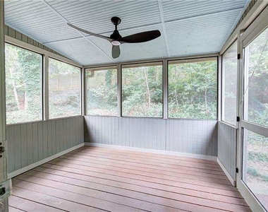 1990 Glenroy Place Se - Photo Thumbnail 32