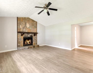 800 Durham Crossing - Photo Thumbnail 2
