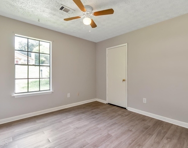 800 Durham Crossing - Photo Thumbnail 11