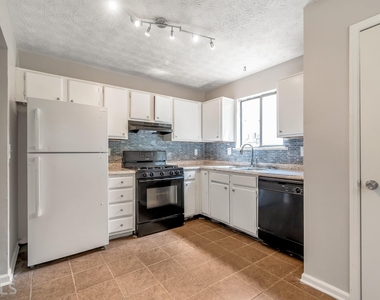 800 Durham Crossing - Photo Thumbnail 5