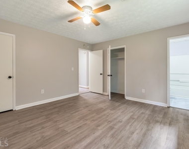 800 Durham Crossing - Photo Thumbnail 7