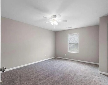 403 Breanna Way - Photo Thumbnail 11