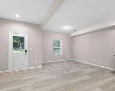 403 Breanna Way - Photo Thumbnail 4