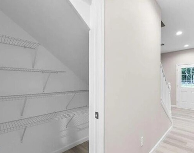 403 Breanna Way - Photo Thumbnail 5