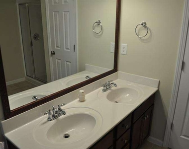 941 Pierce Ivy Court - Photo Thumbnail 13