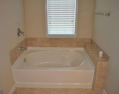 941 Pierce Ivy Court - Photo Thumbnail 12