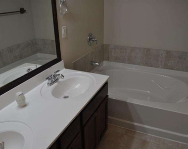 941 Pierce Ivy Court - Photo Thumbnail 18
