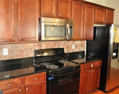 941 Pierce Ivy Court - Photo Thumbnail 7