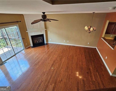 1367 Thornborough Drive - Photo Thumbnail 4