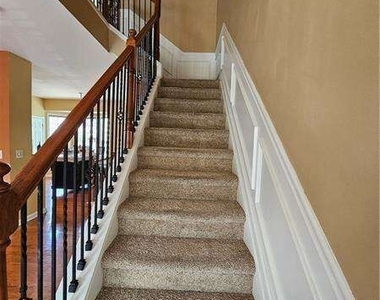 1367 Thornborough Drive - Photo Thumbnail 7