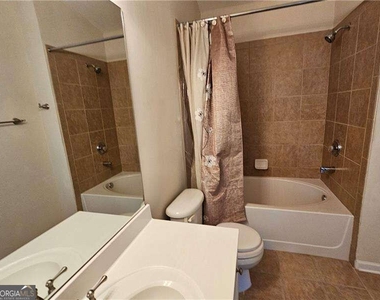 1367 Thornborough Drive - Photo Thumbnail 10