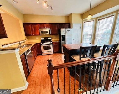 1367 Thornborough Drive - Photo Thumbnail 6
