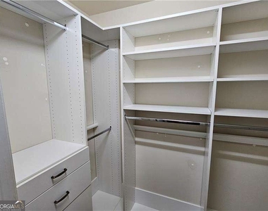 1367 Thornborough Drive - Photo Thumbnail 18